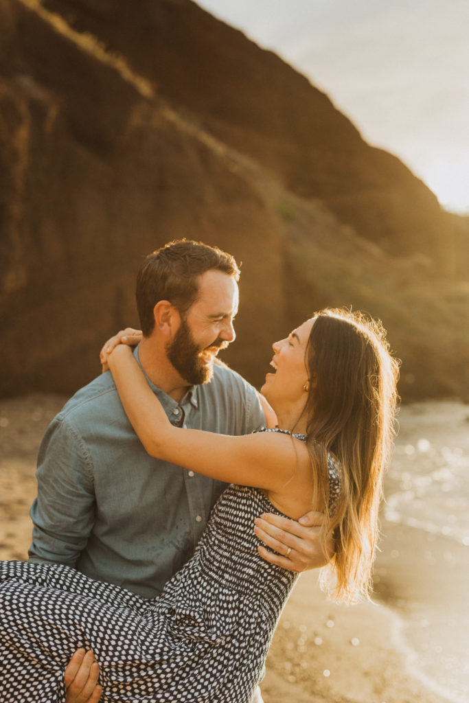 maui photographer sunset couple photos couple laughing