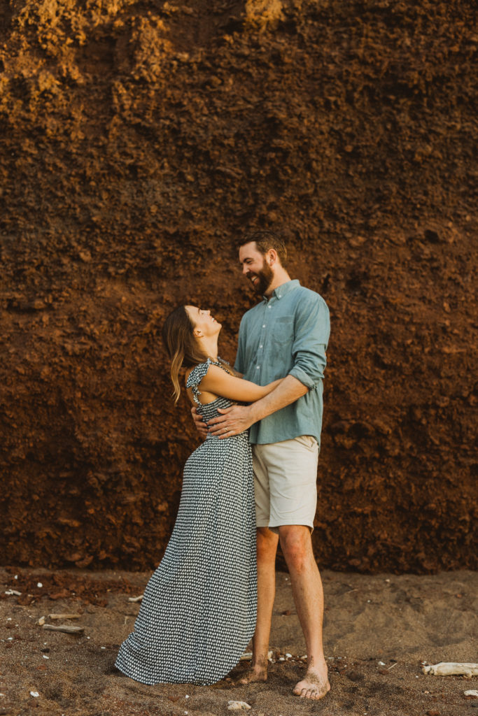 maui photographer sunset couple photos couple laughing on the beach