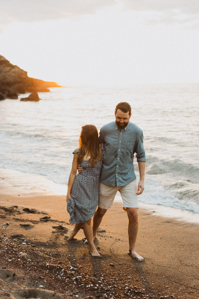 maui photographer sunset couple photos couple laughing on the beach
